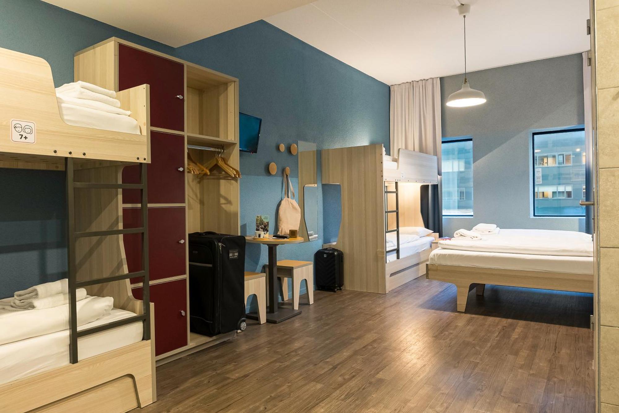 6-Bed Room